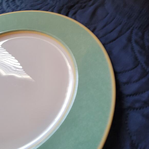 Fitz and Floyd, Correlations Light Green and White Charger Plates with Yellow - Picture 3 of 7